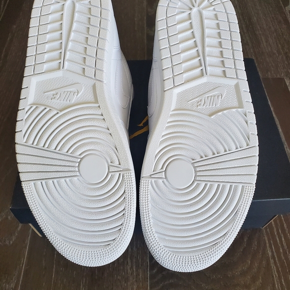 Nike Air Jordan 1 Low White - Picture 5 of 7